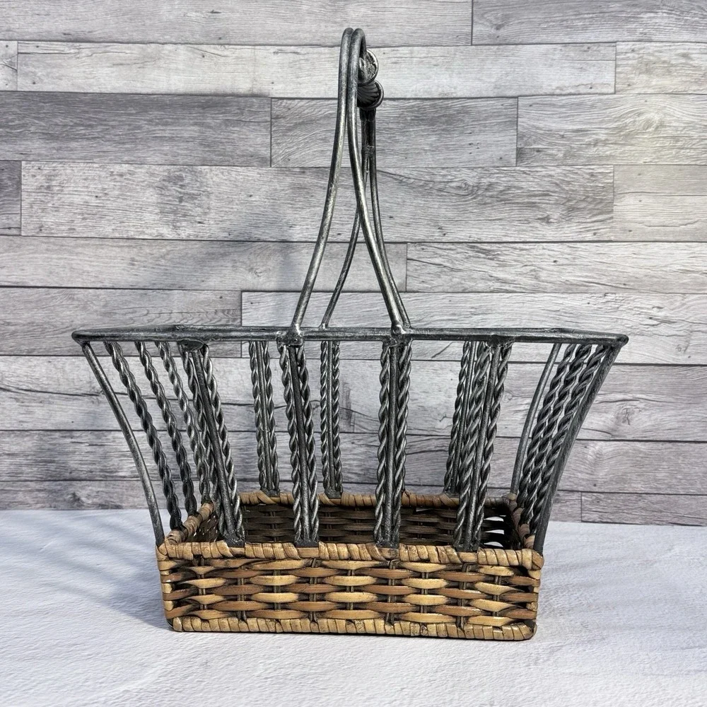 Rustic Metal Wicker Basket Farmhouse Decor Storage‎ Caddy Spring Display